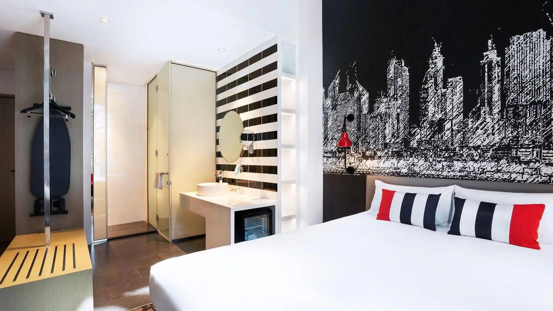 Ibis Styles Dubai Airport Hotel 3*,